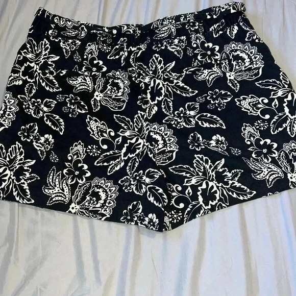 Loft Woman’s Hawaiian Shorts A3 - Picture 2 of 3